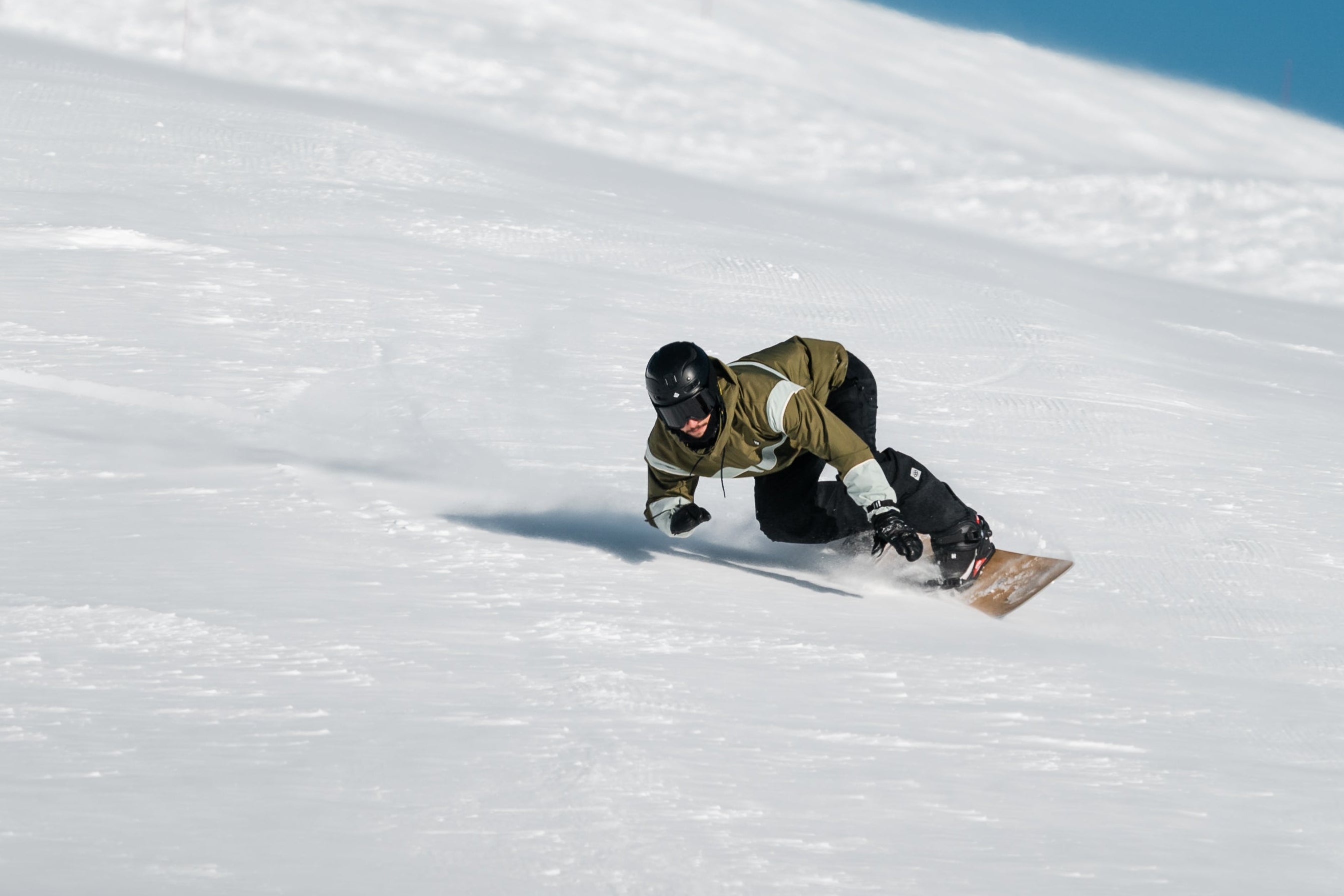 Borealis Koi Snowboard Carving