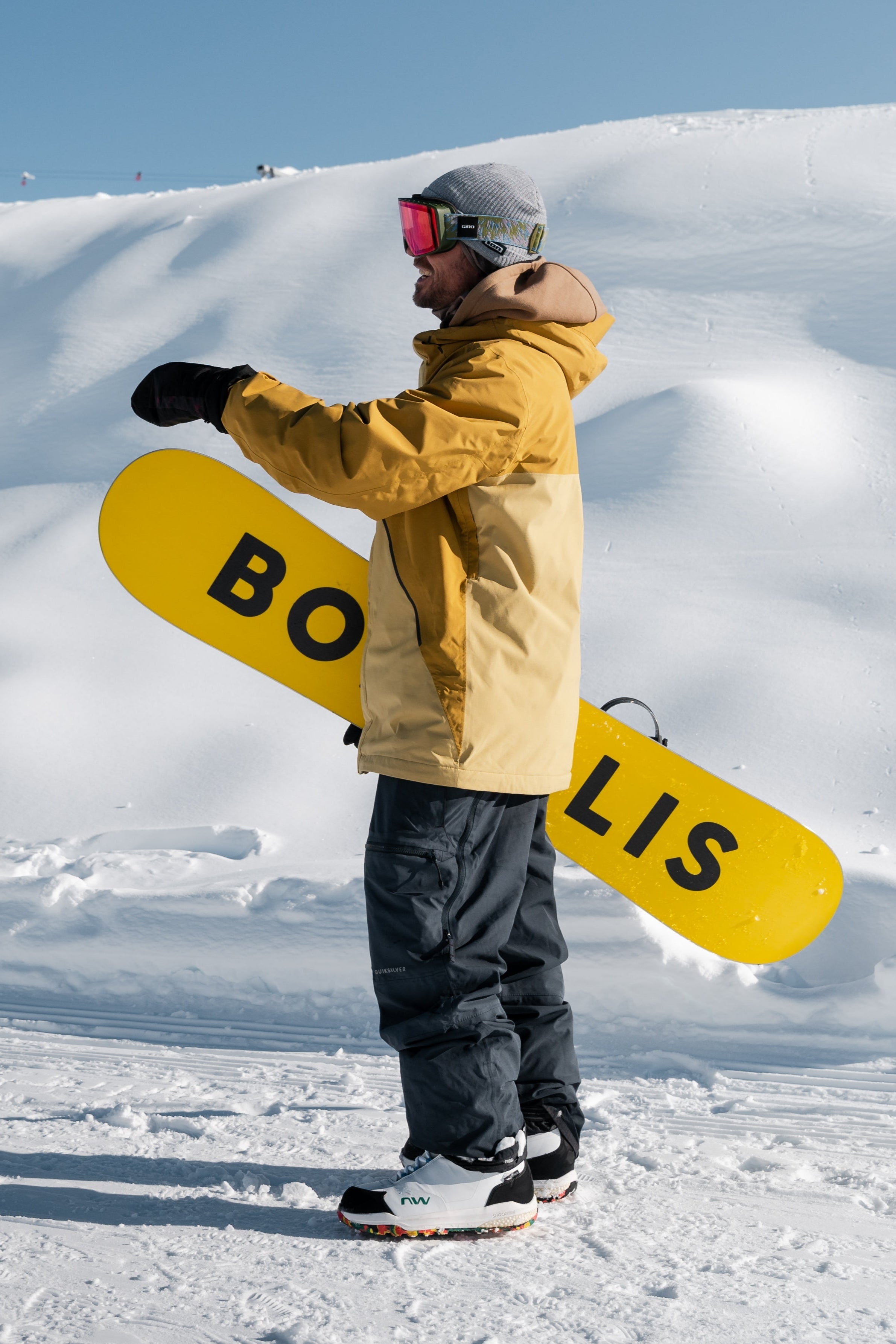 Close-up of the Tundra's ultra-fast DS4001 base and recycled steel edges for superior carving.