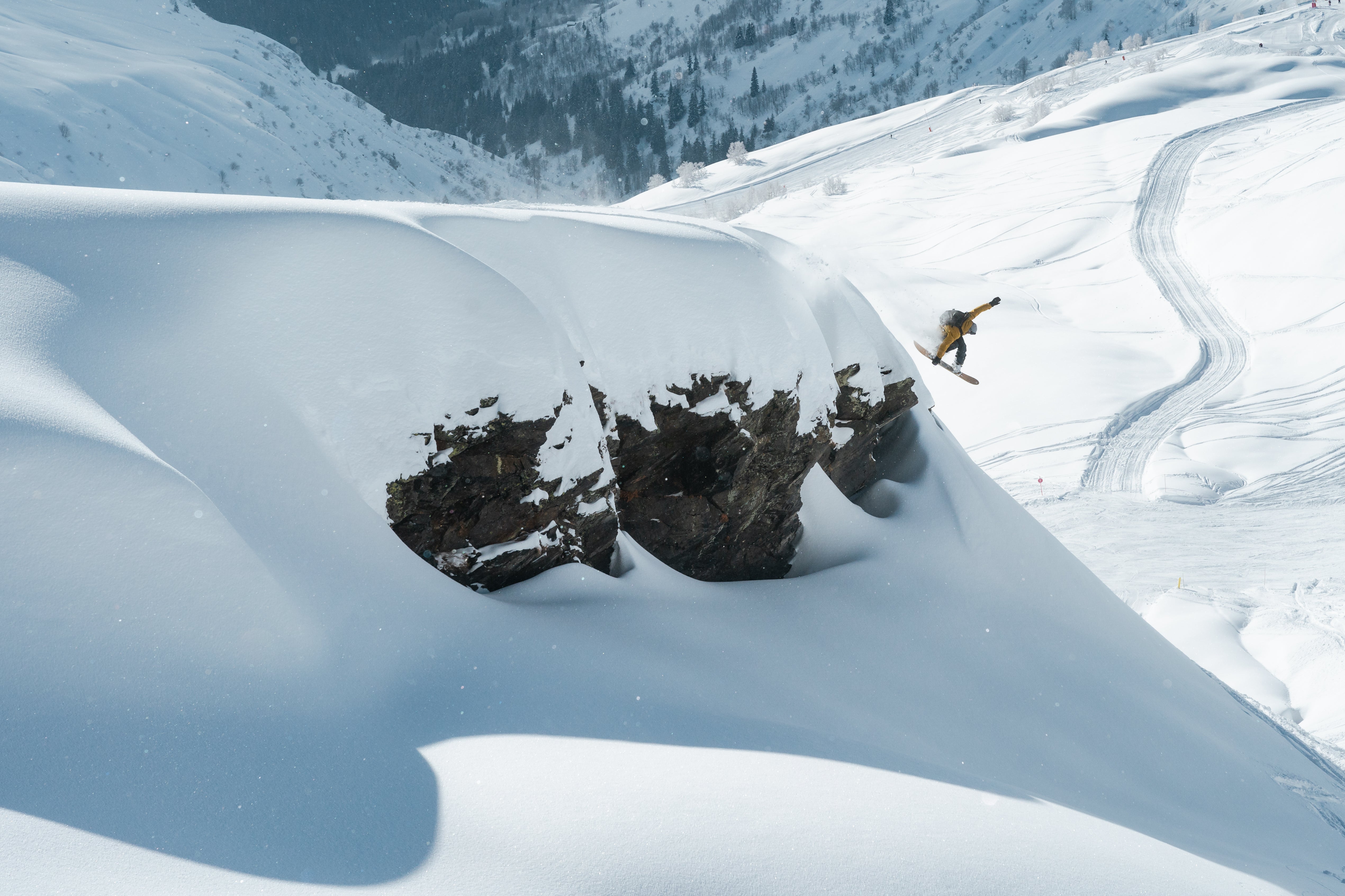 Borealis Artefact Snowboard 2027: All-Mountain Carving Master