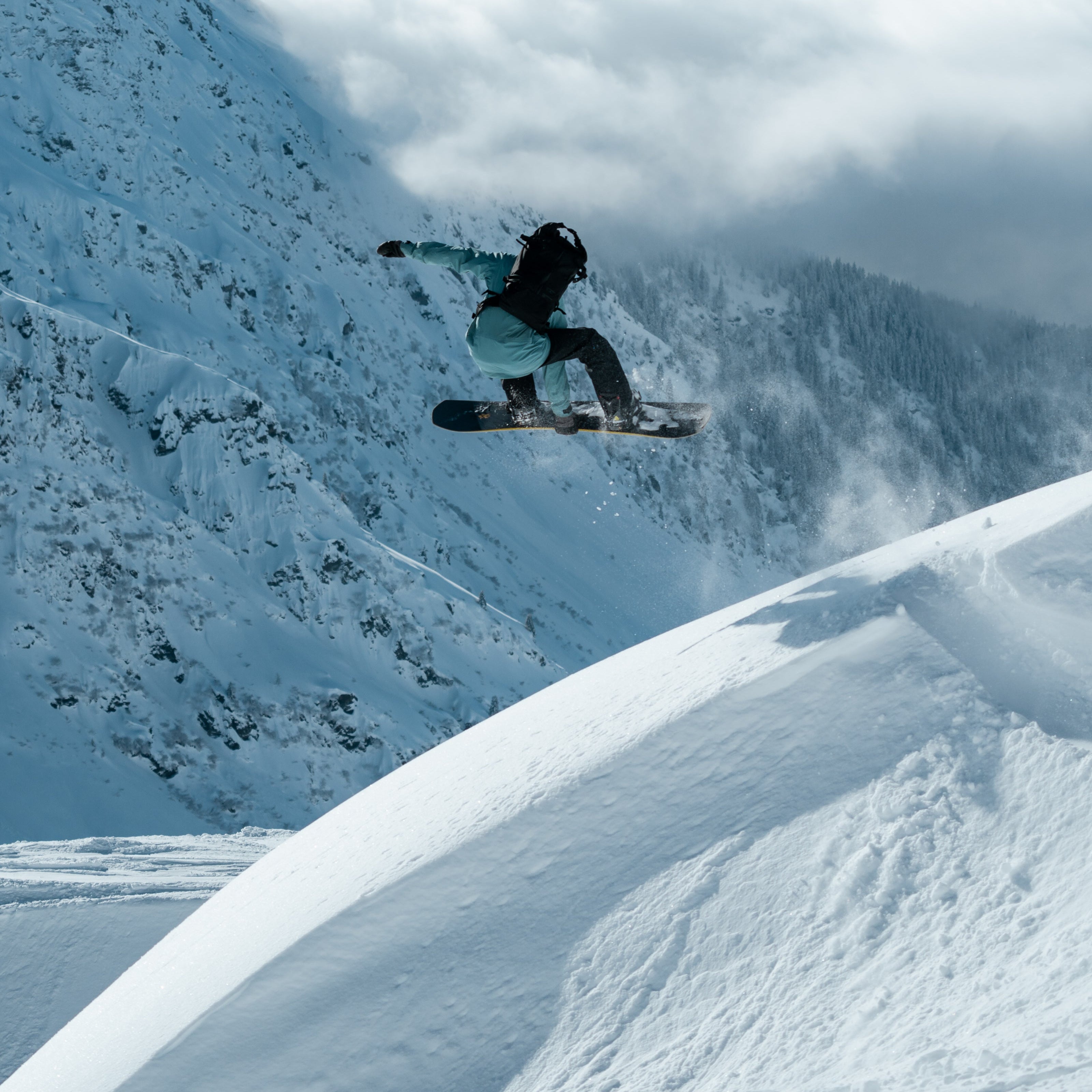 Borealis Artefact snowboard Clément Bochatay French Alps - Photo: Morgan Bodet